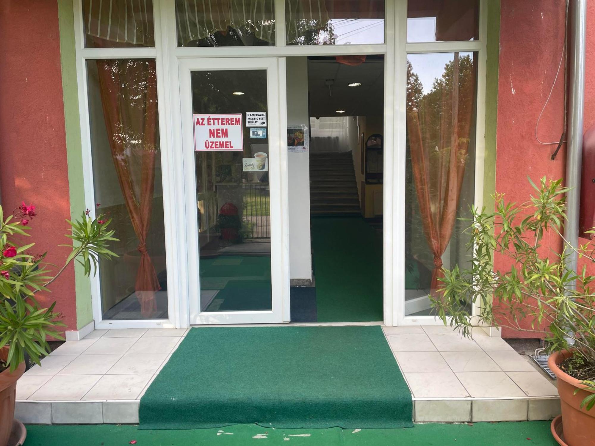 Hotel Tifani Szallo Balatonlelle Exterior foto