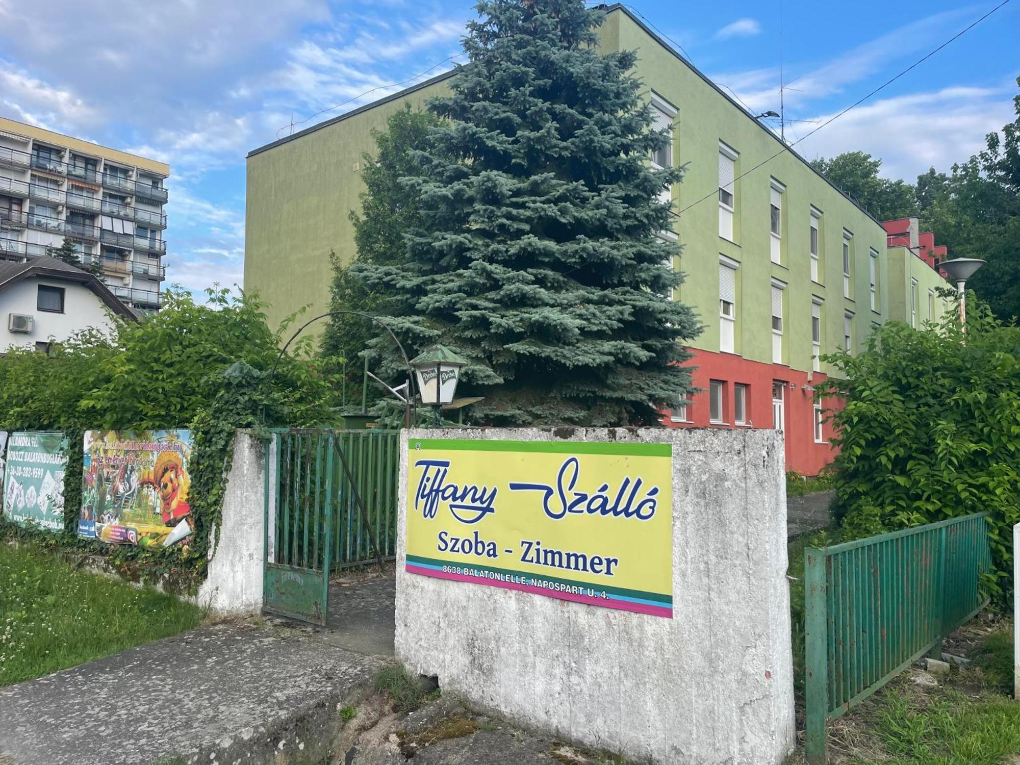 Hotel Tifani Szallo Balatonlelle Exterior foto